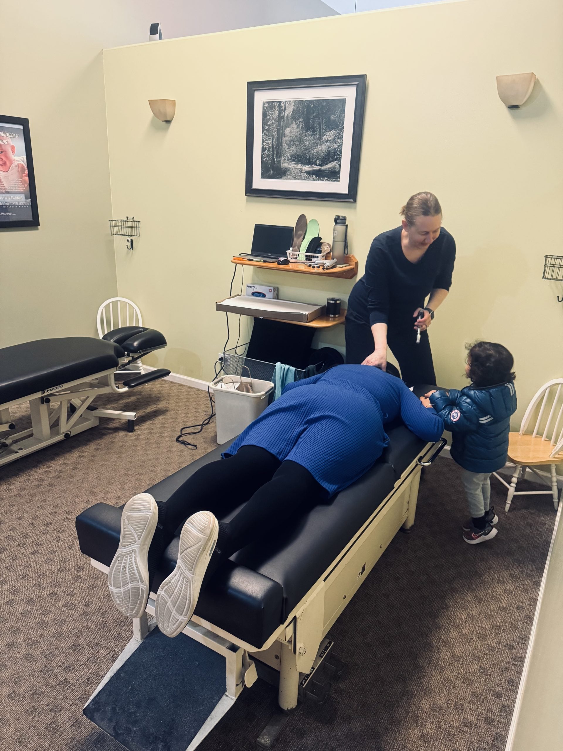 Dr. Kelly applying focused red infrared light therapy to a patient at Tree of Life Wellness Center